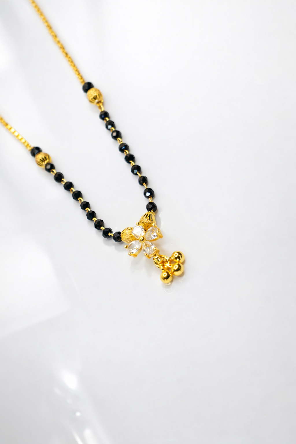 saanvi crystal bloom mangalsutra