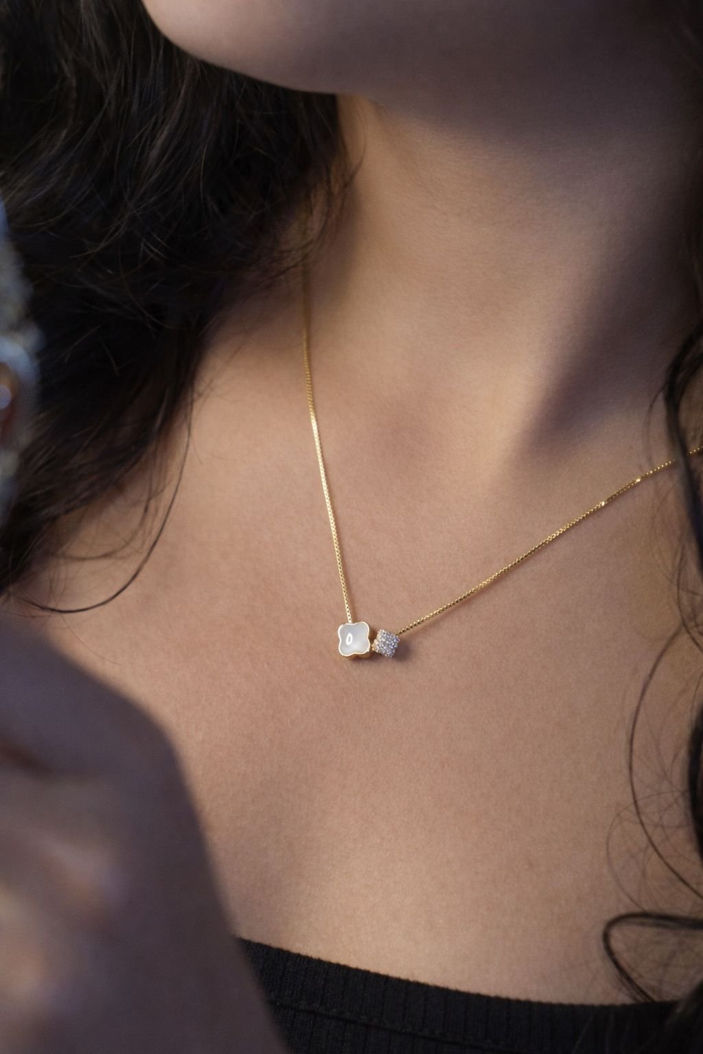 luna bloom gold chain